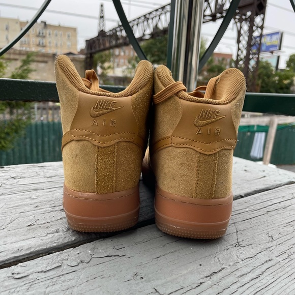 Nike Air Force 1 High Wheat 🌾 - Picture 8 of 9